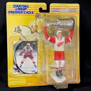 1998 Starting Lineup STEVE YZERMAN Detroit Red Wings Figure w/ Stanley Cup